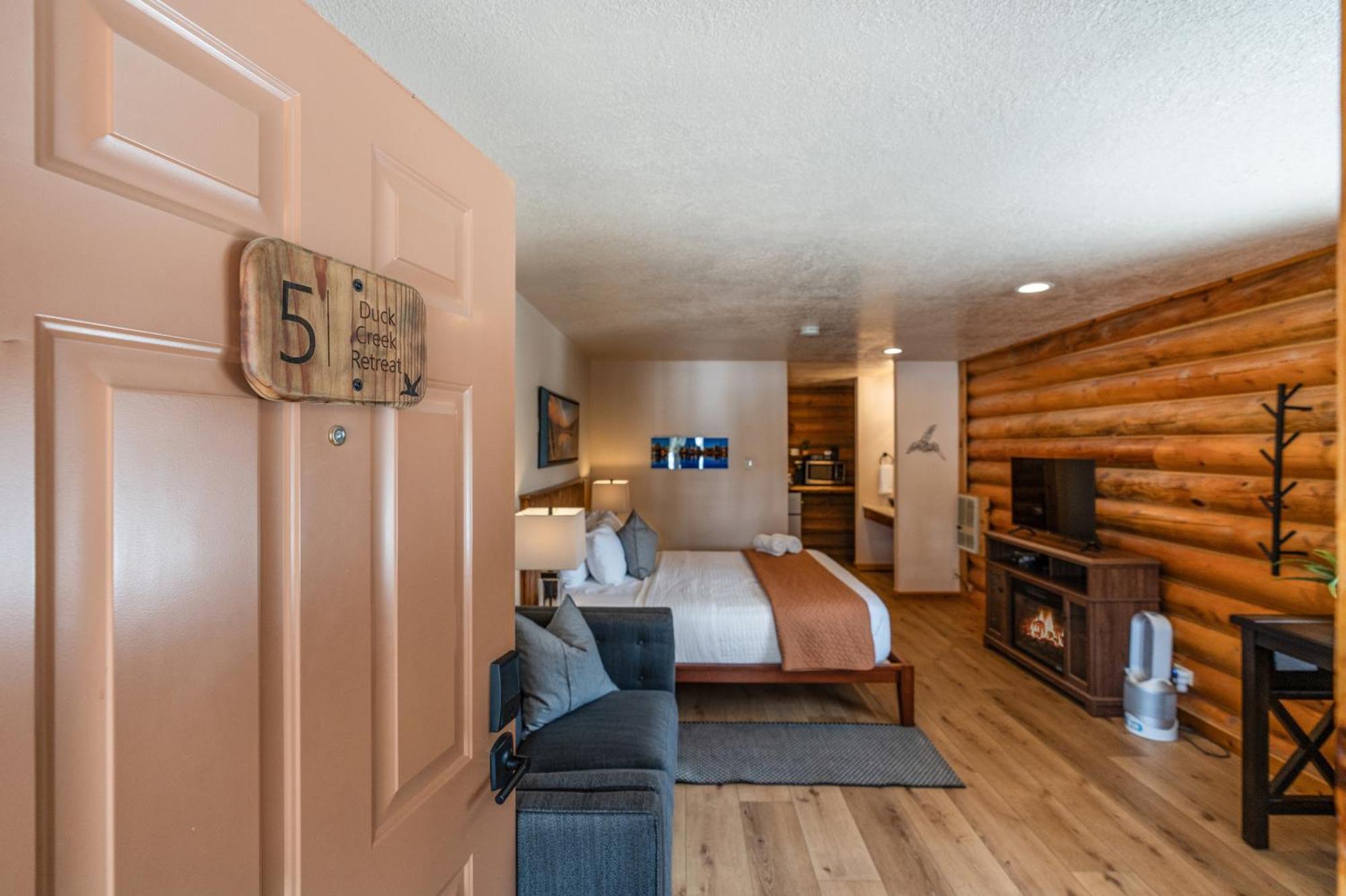Duck Creek Village Inn Buitenkant foto